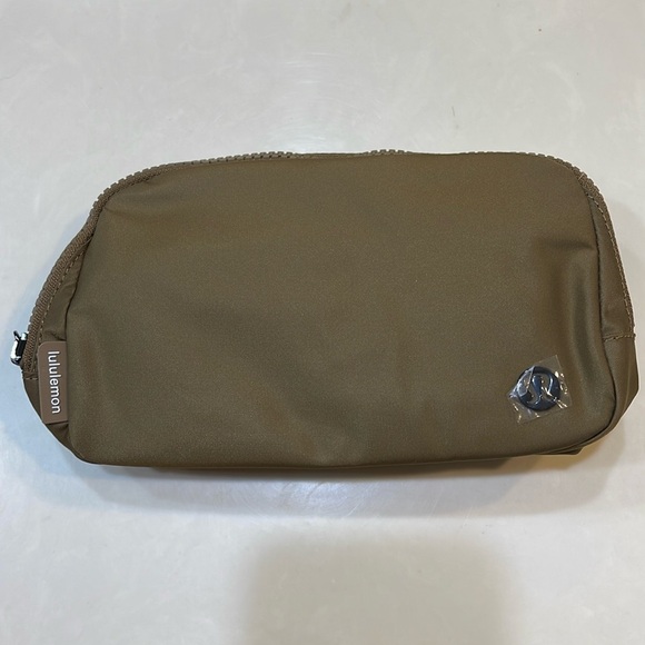 Everywhere Belt Bag 1L Allspice - Picture 1 of 5